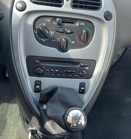 Серый Ситроен Ксара Пикассо, объемом двигателя 1.59 л и пробегом 217 тыс. км за 4500 $, фото 5 на Automoto.ua