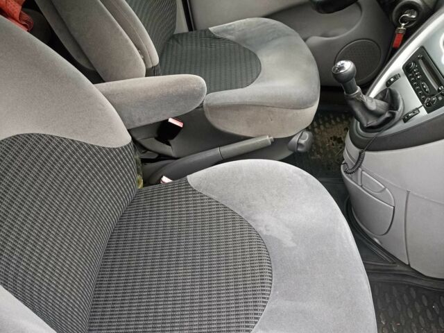 Сірий Сітроен Ксара Пікассо, об'ємом двигуна 1.6 л та пробігом 260 тис. км за 4200 $, фото 6 на Automoto.ua