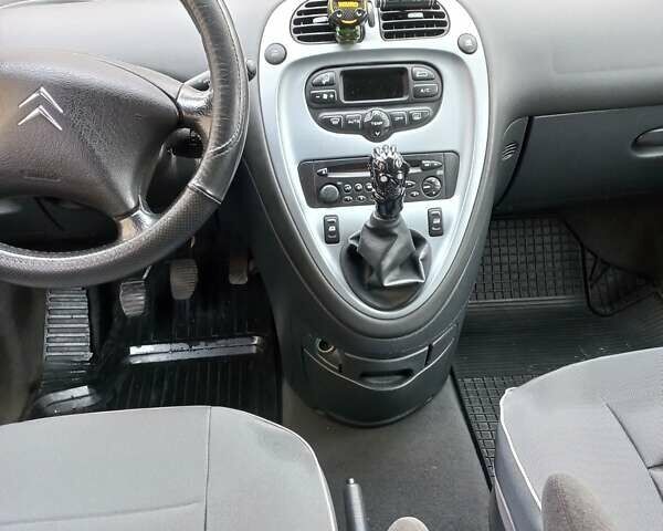 Серый Ситроен Ксара Пикассо, объемом двигателя 1.56 л и пробегом 228 тыс. км за 4500 $, фото 6 на Automoto.ua