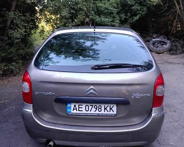 Сірий Сітроен Ксара Пікассо, об'ємом двигуна 1.6 л та пробігом 290 тис. км за 4300 $, фото 24 на Automoto.ua