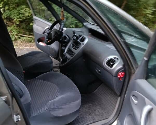 Сірий Сітроен Ксара Пікассо, об'ємом двигуна 1.6 л та пробігом 290 тис. км за 4300 $, фото 2 на Automoto.ua