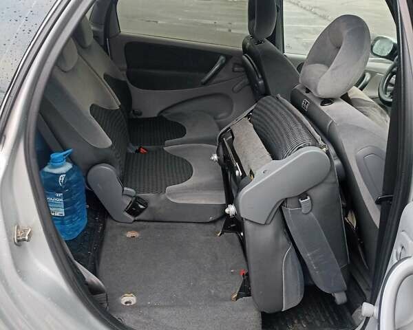 Серый Ситроен Ксара Пикассо, объемом двигателя 1.6 л и пробегом 260 тыс. км за 4200 $, фото 3 на Automoto.ua