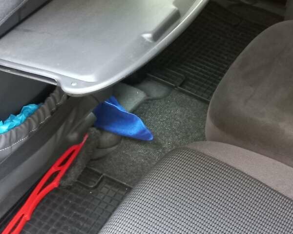 Серый Ситроен Ксара Пикассо, объемом двигателя 1.56 л и пробегом 228 тыс. км за 4500 $, фото 10 на Automoto.ua