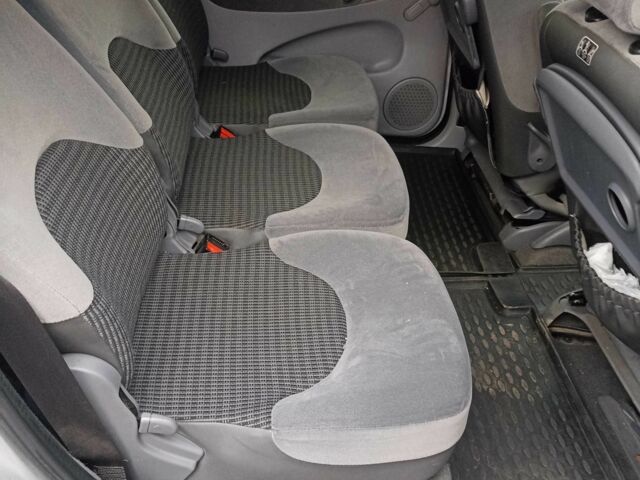 Сірий Сітроен Ксара Пікассо, об'ємом двигуна 1.6 л та пробігом 260 тис. км за 4200 $, фото 5 на Automoto.ua