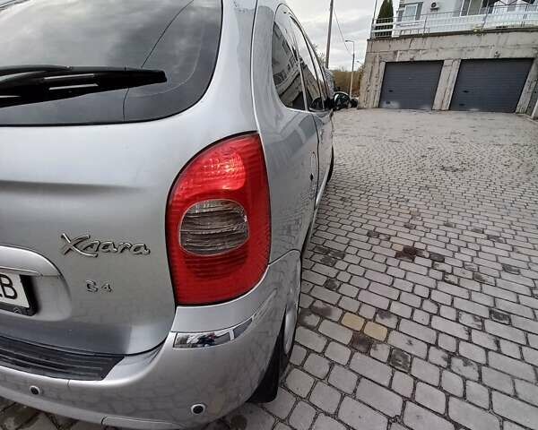 Серый Ситроен Ксара Пикассо, объемом двигателя 1.56 л и пробегом 228 тыс. км за 4500 $, фото 3 на Automoto.ua