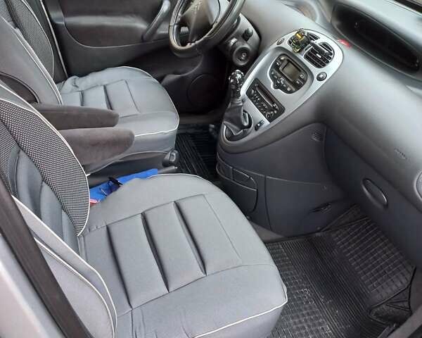 Серый Ситроен Ксара Пикассо, объемом двигателя 1.56 л и пробегом 228 тыс. км за 4500 $, фото 4 на Automoto.ua