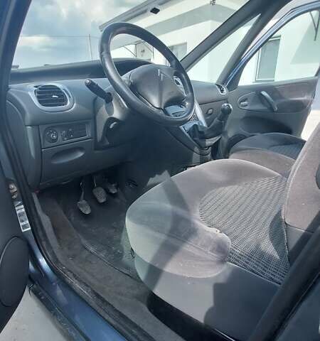 Серый Ситроен Ксара Пикассо, объемом двигателя 1.59 л и пробегом 217 тыс. км за 4500 $, фото 4 на Automoto.ua