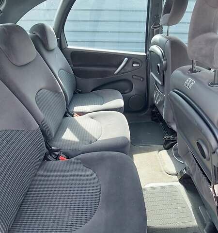 Серый Ситроен Ксара Пикассо, объемом двигателя 1.59 л и пробегом 217 тыс. км за 4500 $, фото 2 на Automoto.ua