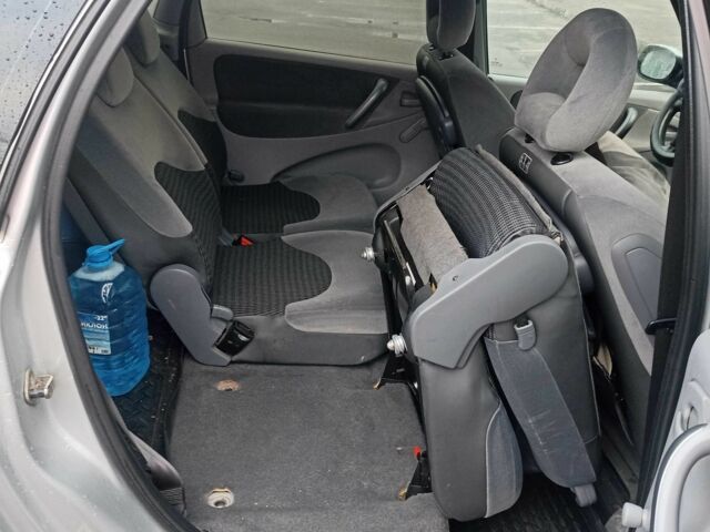 Сірий Сітроен Ксара Пікассо, об'ємом двигуна 1.6 л та пробігом 260 тис. км за 4200 $, фото 4 на Automoto.ua