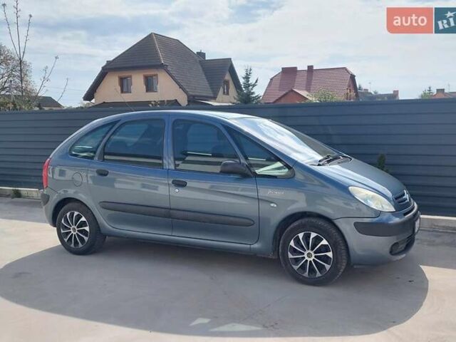 Серый Ситроен Ксара Пикассо, объемом двигателя 1.59 л и пробегом 217 тыс. км за 4500 $, фото 9 на Automoto.ua