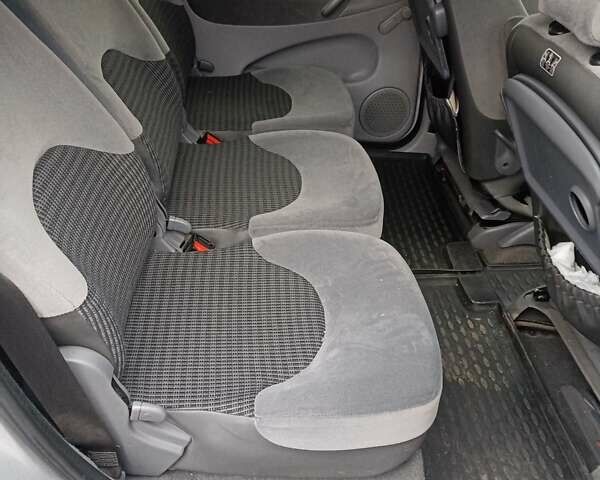 Серый Ситроен Ксара Пикассо, объемом двигателя 1.6 л и пробегом 260 тыс. км за 4200 $, фото 4 на Automoto.ua