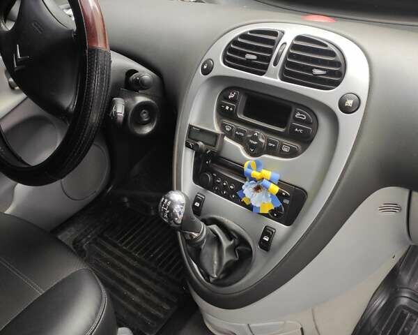 Сірий Сітроен Ксара Пікассо, об'ємом двигуна 1.59 л та пробігом 237 тис. км за 4000 $, фото 1 на Automoto.ua