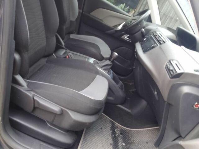 Сірий Сітроен Ксара Пікассо, об'ємом двигуна 1.6 л та пробігом 315 тис. км за 6450 $, фото 17 на Automoto.ua