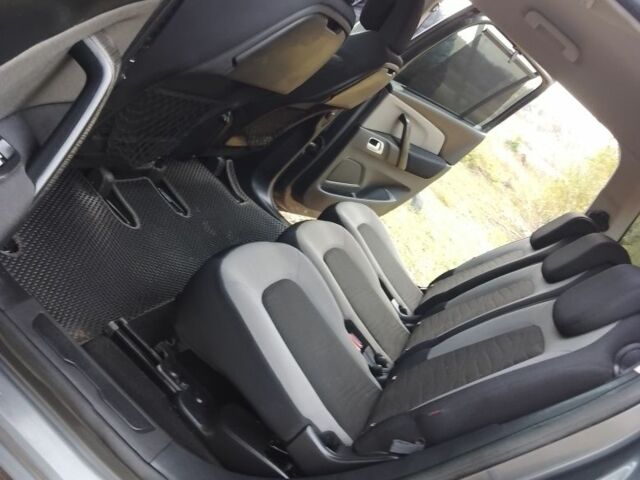 Сірий Сітроен Ксара Пікассо, об'ємом двигуна 1.6 л та пробігом 315 тис. км за 6450 $, фото 12 на Automoto.ua