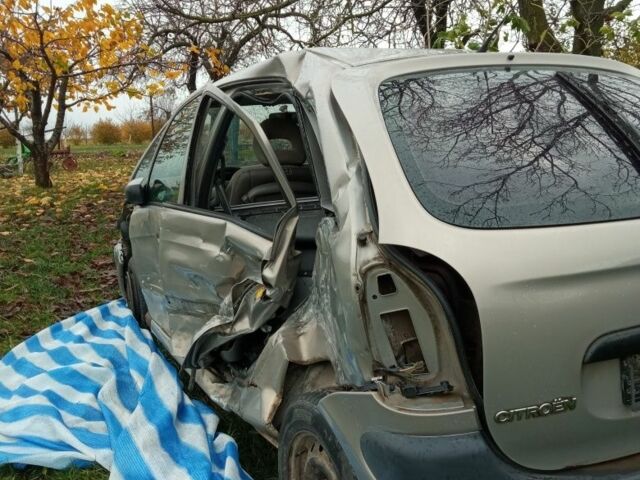 Сірий Сітроен Ксара Пікассо, об'ємом двигуна 1.7 л та пробігом 350 тис. км за 1071 $, фото 2 на Automoto.ua