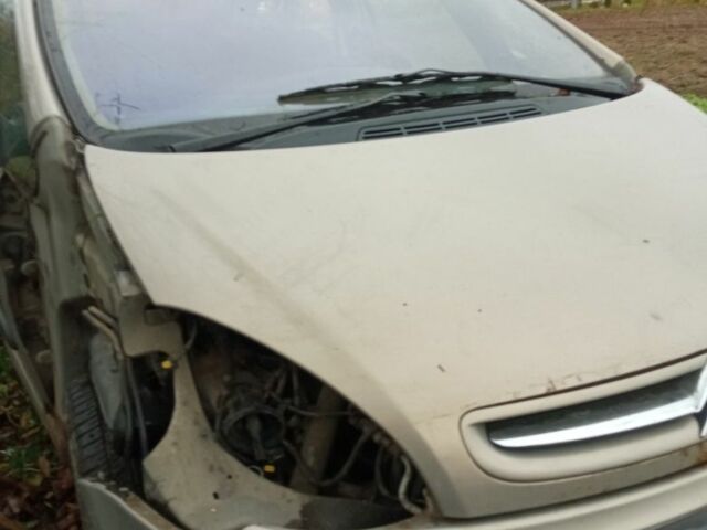 Сірий Сітроен Ксара Пікассо, об'ємом двигуна 1.7 л та пробігом 350 тис. км за 1071 $, фото 6 на Automoto.ua