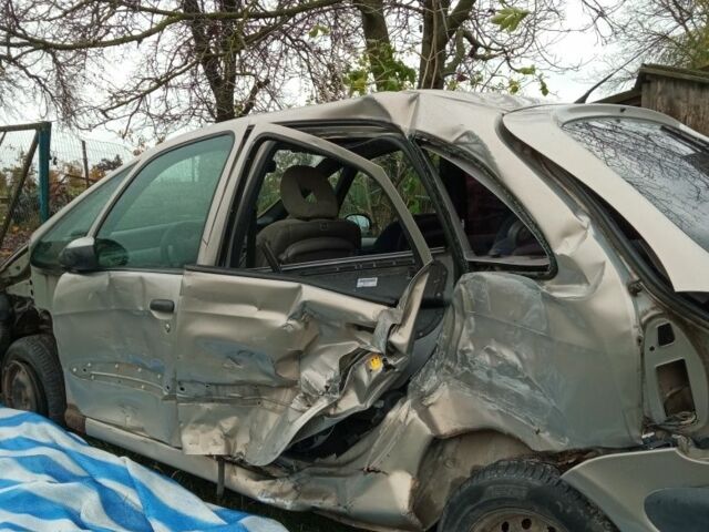 Сірий Сітроен Ксара Пікассо, об'ємом двигуна 1.7 л та пробігом 350 тис. км за 1071 $, фото 3 на Automoto.ua