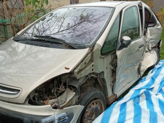 Сірий Сітроен Ксара Пікассо, об'ємом двигуна 1.7 л та пробігом 350 тис. км за 1071 $, фото 5 на Automoto.ua