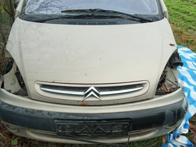 Сірий Сітроен Ксара Пікассо, об'ємом двигуна 1.7 л та пробігом 350 тис. км за 1071 $, фото 7 на Automoto.ua