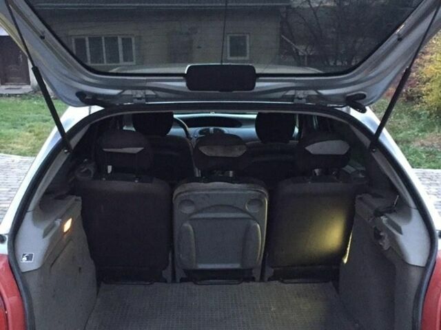 Серый Ситроен Ксара Пикассо, объемом двигателя 1.6 л и пробегом 241 тыс. км за 3200 $, фото 5 на Automoto.ua