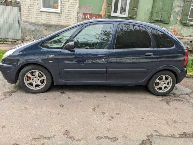 Синій Сітроен Ксара Пікассо, об'ємом двигуна 2 л та пробігом 300 тис. км за 3400 $, фото 8 на Automoto.ua