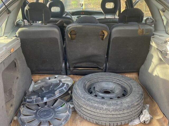 Синий Ситроен Ксара Пикассо, объемом двигателя 2 л и пробегом 302 тыс. км за 1400 $, фото 6 на Automoto.ua