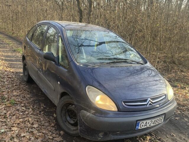 Синий Ситроен Ксара Пикассо, объемом двигателя 2 л и пробегом 302 тыс. км за 1400 $, фото 1 на Automoto.ua