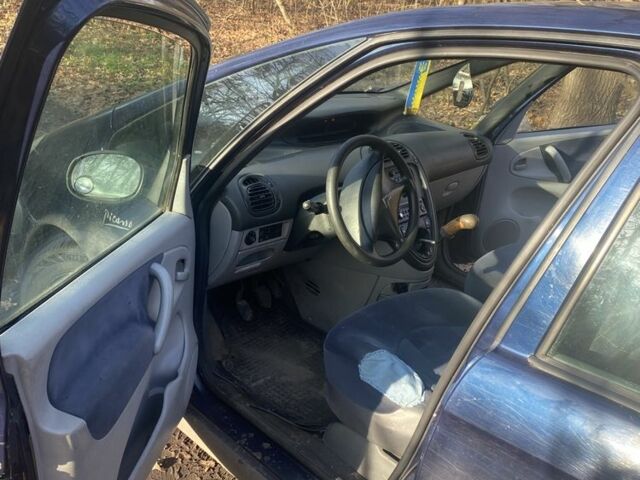 Синий Ситроен Ксара Пикассо, объемом двигателя 2 л и пробегом 302 тыс. км за 1400 $, фото 2 на Automoto.ua