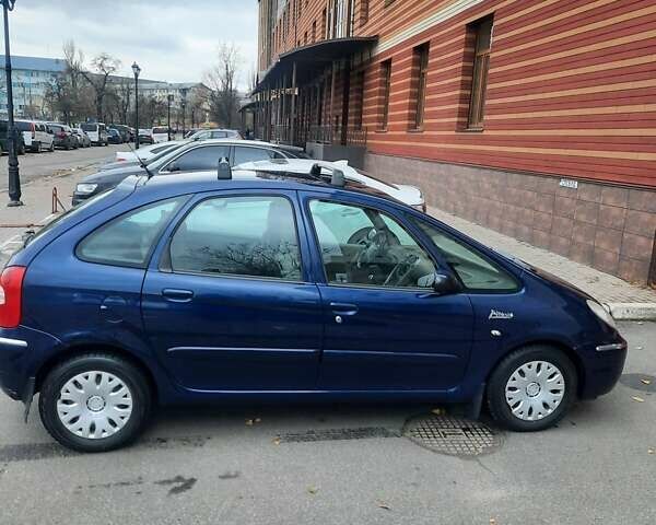 Синий Ситроен Ксара Пикассо, объемом двигателя 1.59 л и пробегом 215 тыс. км за 4000 $, фото 2 на Automoto.ua