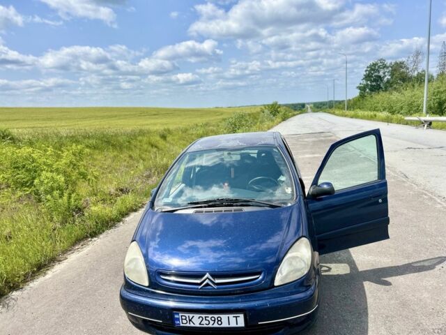 Синий Ситроен Ксара Пикассо, объемом двигателя 1.6 л и пробегом 330 тыс. км за 1800 $, фото 1 на Automoto.ua