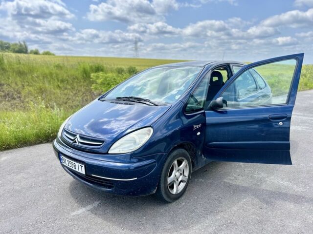 Синий Ситроен Ксара Пикассо, объемом двигателя 1.6 л и пробегом 330 тыс. км за 1800 $, фото 2 на Automoto.ua