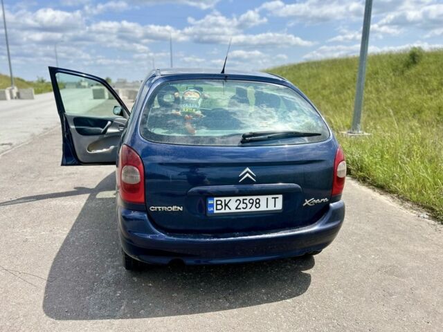 Синий Ситроен Ксара Пикассо, объемом двигателя 1.6 л и пробегом 330 тыс. км за 1800 $, фото 4 на Automoto.ua