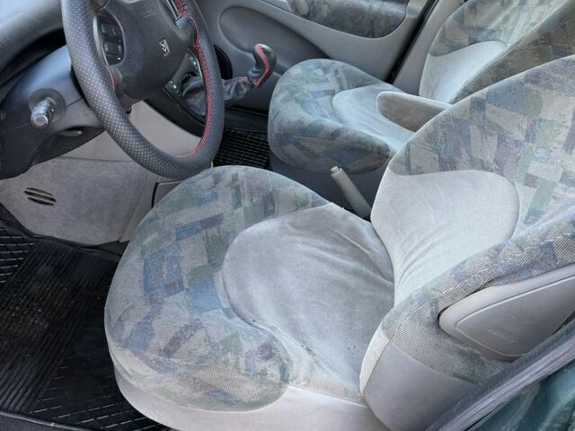 Зеленый Ситроен Ксара Пикассо, объемом двигателя 2 л и пробегом 400 тыс. км за 1700 $, фото 16 на Automoto.ua