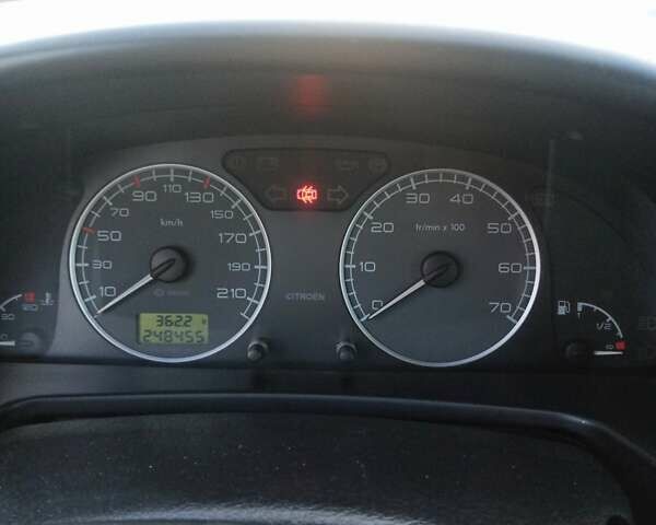 Красный Ситроен Ксара, объемом двигателя 2 л и пробегом 248 тыс. км за 3100 $, фото 2 на Automoto.ua