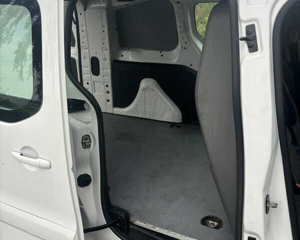 Белый Ситроен e-Berlingo, объемом двигателя 0 л и пробегом 60 тыс. км за 7950 $, фото 24 на Automoto.ua