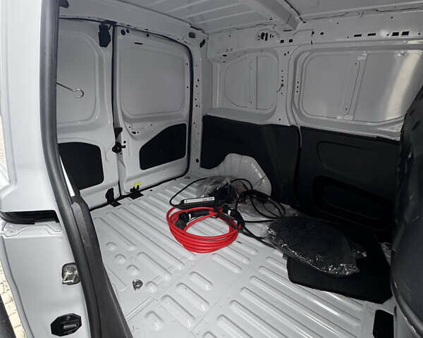 Белый Ситроен e-Berlingo, объемом двигателя 0 л и пробегом 20 тыс. км за 16000 $, фото 17 на Automoto.ua