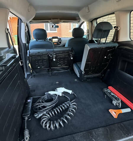 Черный Ситроен e-Berlingo, объемом двигателя 0 л и пробегом 83 тыс. км за 9500 $, фото 12 на Automoto.ua