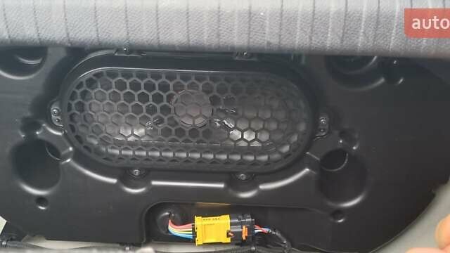 Белый Ситроен e-C4, объемом двигателя 0 л и пробегом 70 тыс. км за 17200 $, фото 8 на Automoto.ua