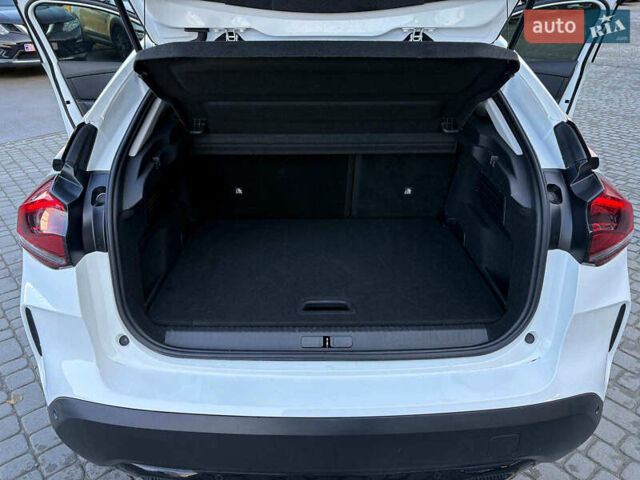 Белый Ситроен e-C4, объемом двигателя 0 л и пробегом 50 тыс. км за 16590 $, фото 41 на Automoto.ua