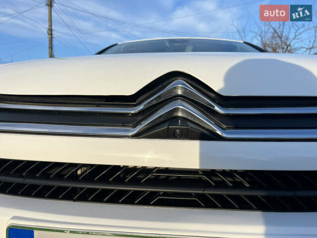 Белый Ситроен e-C4, объемом двигателя 0 л и пробегом 32 тыс. км за 18000 $, фото 11 на Automoto.ua