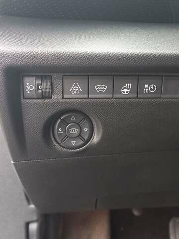 Белый Ситроен e-C4, объемом двигателя 0 л и пробегом 70 тыс. км за 17200 $, фото 7 на Automoto.ua