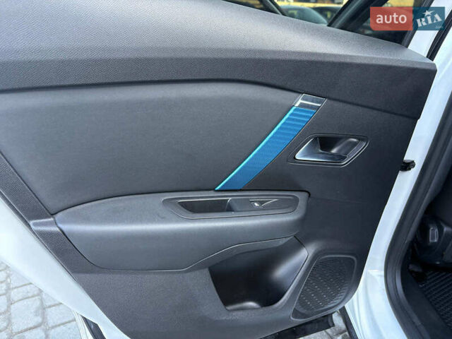 Белый Ситроен e-C4, объемом двигателя 0 л и пробегом 50 тыс. км за 16590 $, фото 21 на Automoto.ua