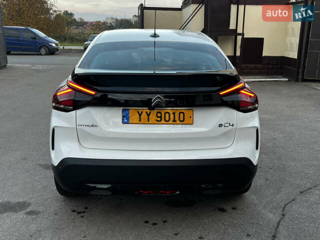 Ситроен e-C4 2023 в Ровно на Automoto.ua Белый Ситроен e-C4, объемом двигателя 0 л и пробегом 7 тыс. км за 17800 $, фото 4 на Automoto.ua