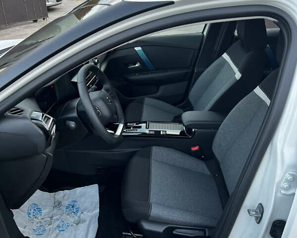 Ситроен e-C4 2023 в Ровно на Automoto.ua Белый Ситроен e-C4, объемом двигателя 0 л и пробегом 7 тыс. км за 17800 $, фото 9 на Automoto.ua