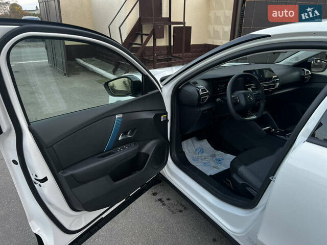 Ситроен e-C4 2023 в Ровно на Automoto.ua Белый Ситроен e-C4, объемом двигателя 0 л и пробегом 7 тыс. км за 17800 $, фото 8 на Automoto.ua