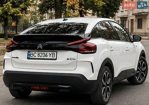 Белый Ситроен e-C4, объемом двигателя 0 л и пробегом 73 тыс. км за 16900 $, фото 2 на Automoto.ua