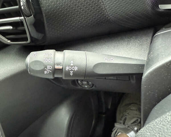 Серый Ситроен e-C4, объемом двигателя 0 л и пробегом 35 тыс. км за 16400 $, фото 50 на Automoto.ua