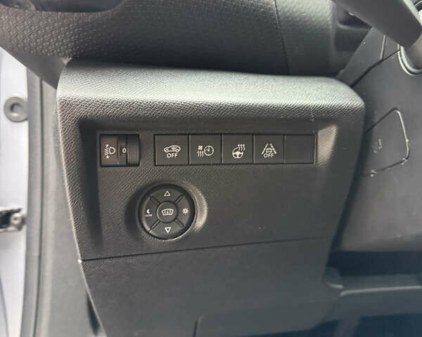 Серый Ситроен e-C4, объемом двигателя 0 л и пробегом 35 тыс. км за 16400 $, фото 34 на Automoto.ua