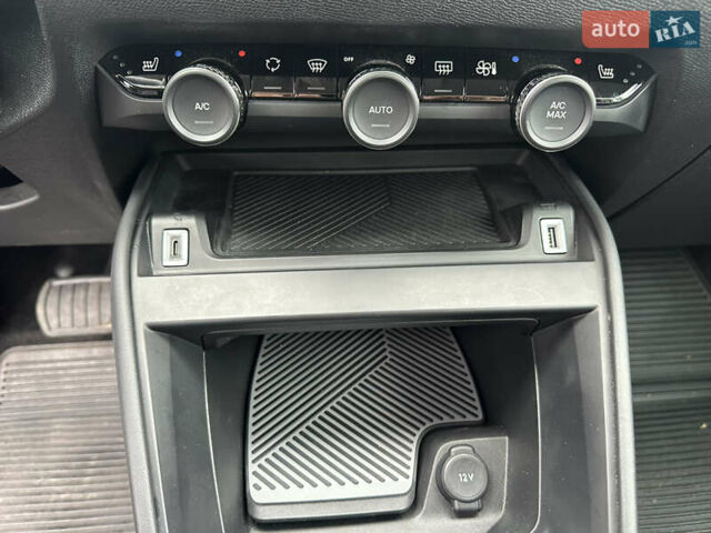 Серый Ситроен e-C4, объемом двигателя 0 л и пробегом 57 тыс. км за 16200 $, фото 32 на Automoto.ua