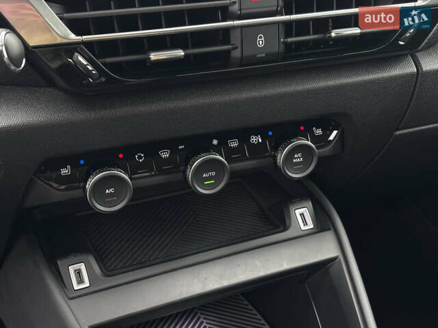 Помаранчевий Сітроен e-C4, об'ємом двигуна 0 л та пробігом 127 тис. км за 16400 $, фото 42 на Automoto.ua